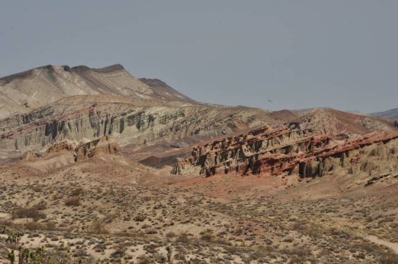 A paisagem desértica do Red Rock Canyon State Park, perto de Mojave, na Califórinia - EUA
